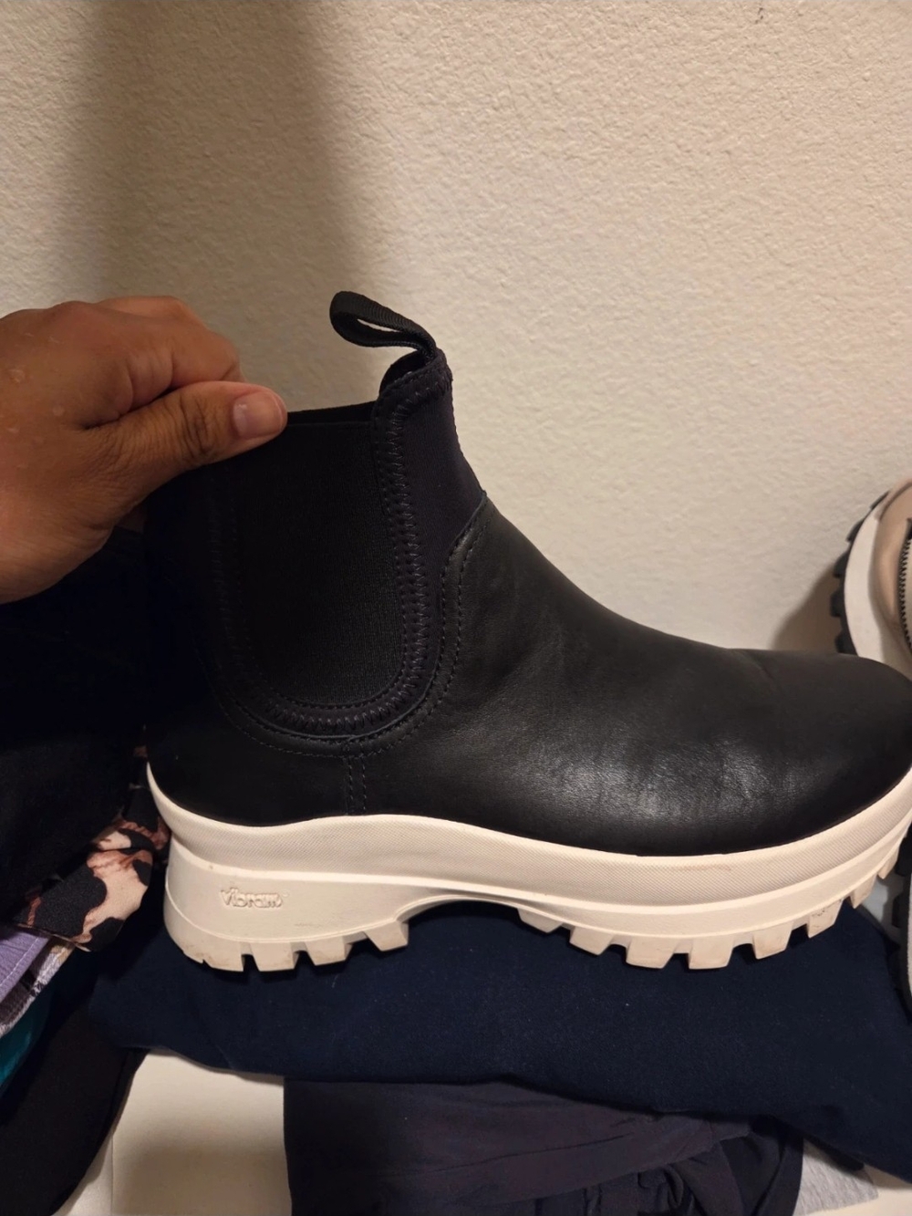 Black Chelsea Lug Sole Boot - Unbranded